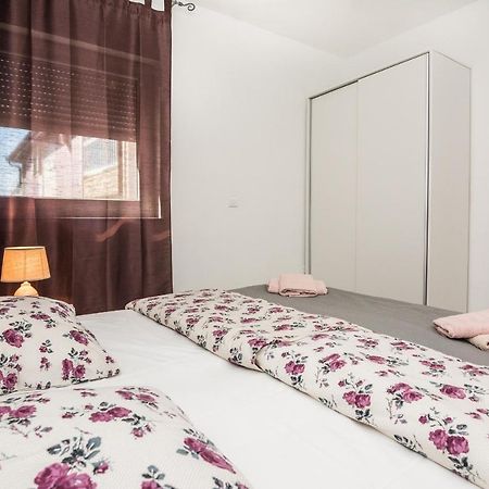 Apartments Krpan Vir Ngoại thất bức ảnh