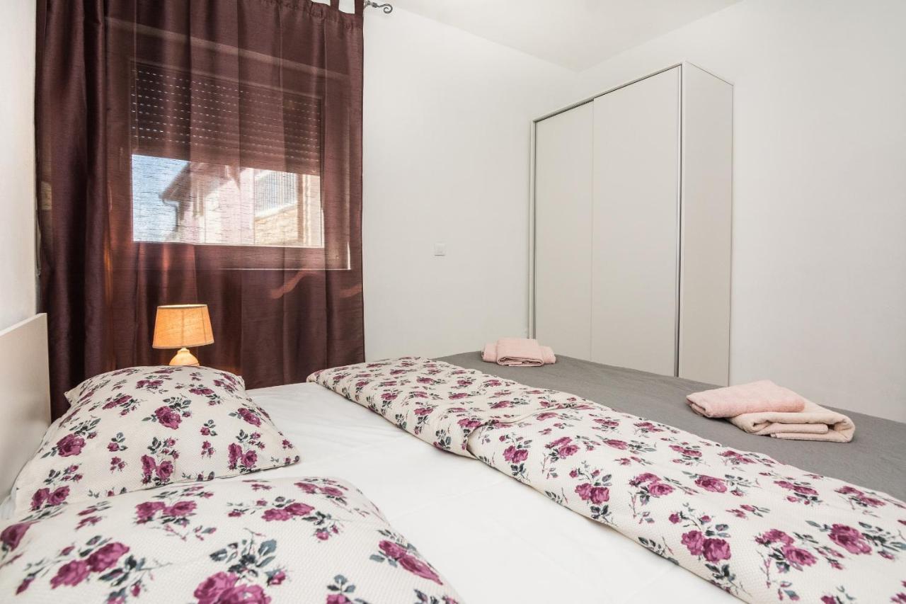 Apartments Krpan Vir Ngoại thất bức ảnh